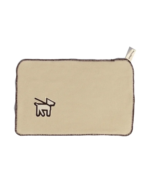 . **Dog traction rope is automatically retractable**Wagwear ultra-luxe and comfy dog blanket - Carrier Size . **Dog traction rope is automatically retractable**Wagwear ultra-luxe and comfy dog blanket - Carrier Size