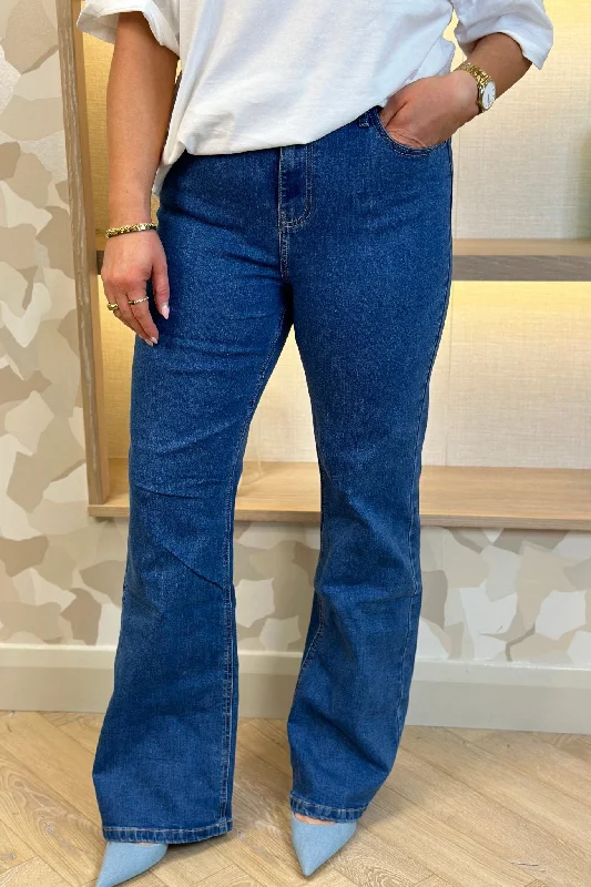 Cindy Curve Flared Jeans In Mid Wash