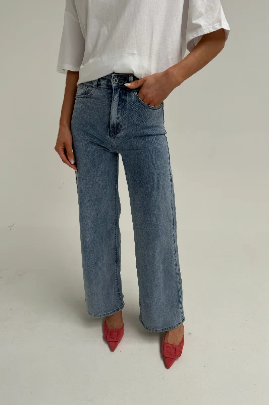 Lynne Wide Leg Jeans In Mid Wash