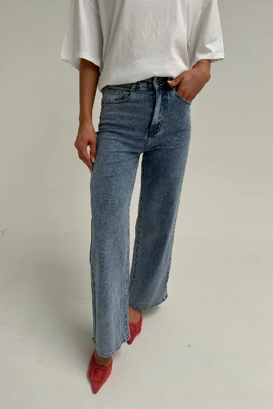 Lynne Wide Leg Jeans In Mid Wash