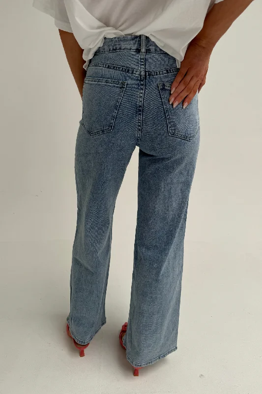 Lynne Wide Leg Jeans In Mid Wash