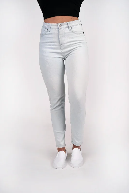 Womens Athletic Fit Mom Jeans